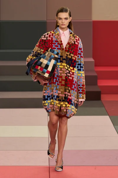 Look 23